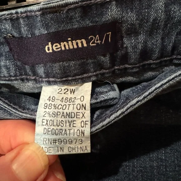 Denim 24/7 Dark Wash Jeans With Teal Embroidered Pattern Size 22W - Picture 6 of 6